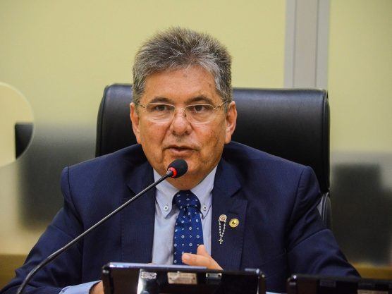 Projeto do deputado Adriano Galdino obriga bares e casas noturnas a auxiliar mulheres em situação de risco