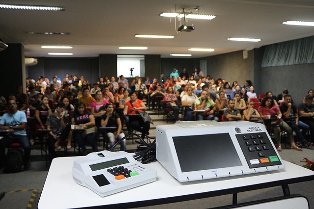 Entre tapas, beijos e fake news, a disputa pela Prefeitura de JP promete ser entretenimento para um ano fraco