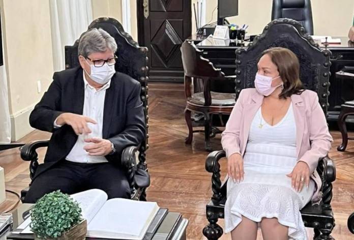 Eva Gouveia é empossada como secretária Executiva de Articulação Política