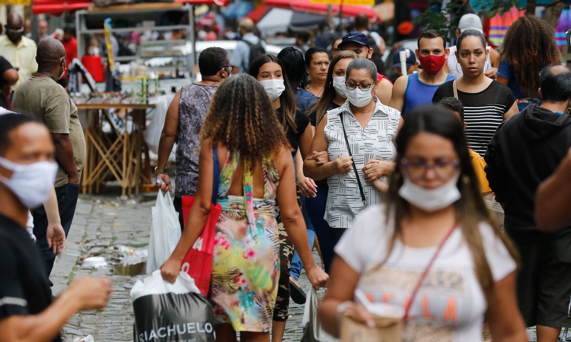 Brasil bate novo recorde de casos de Covid-19 registrados em 24h com 224.567 diagnósticos positivos