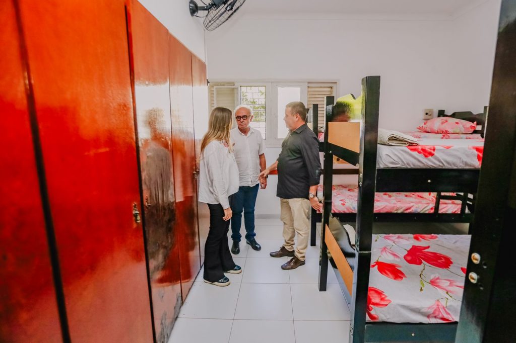 Cícero Lucena entrega casa de acolhimento e retoma projeto ‘Chega Junto’