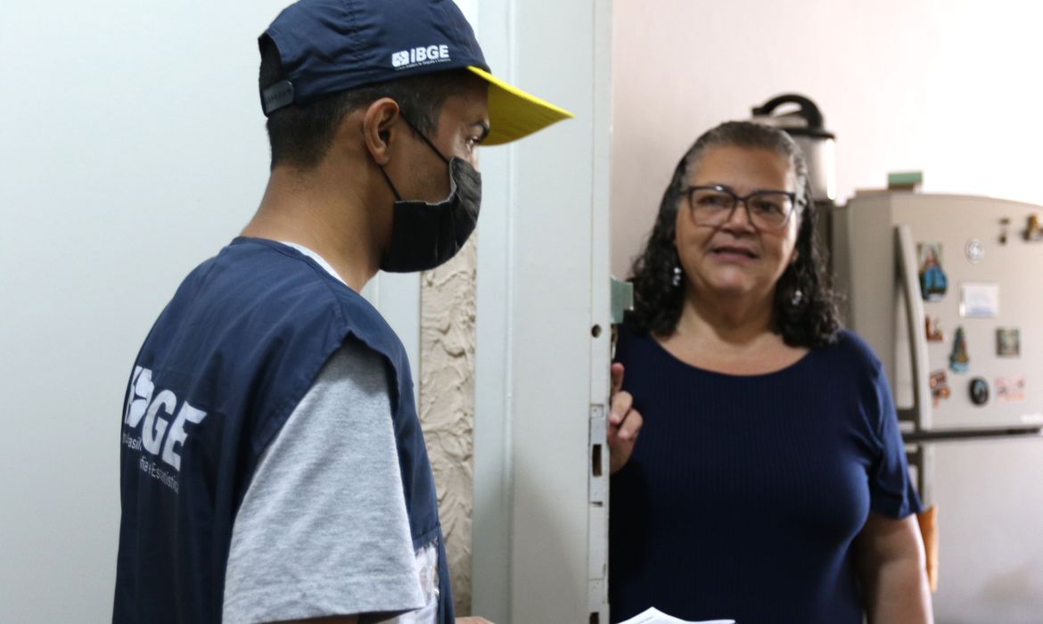 Recenseadores fazem as primeiras entrevistas para o Censo 2022