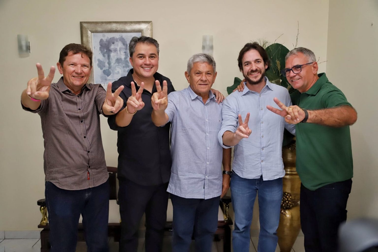 Prefeito de Pombal, do MDB, anuncia apoio a Pedro Cunha Lima