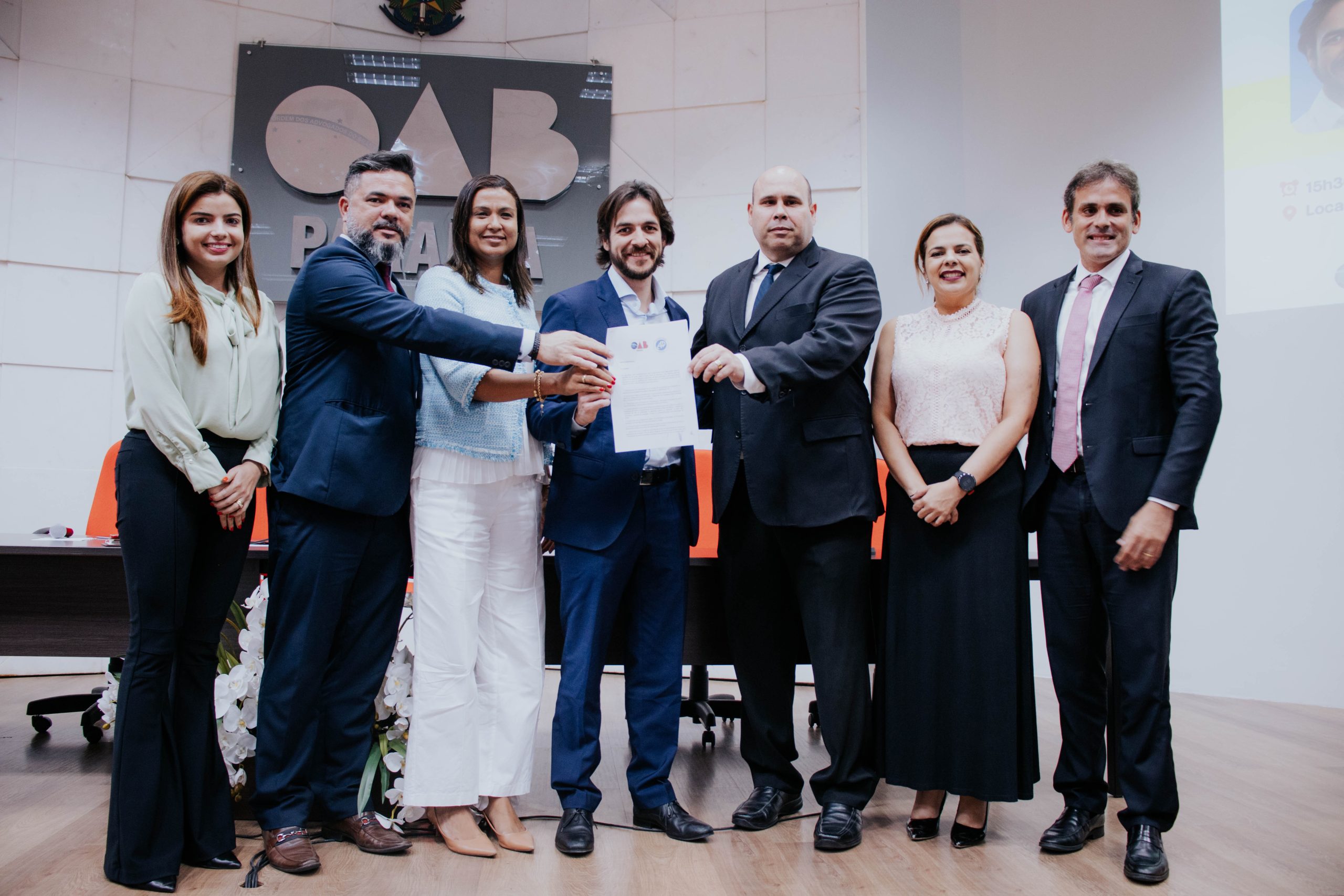 Pedro encerra série de sabatinas da OAB e API com candidatos a governador e assina carta compromisso