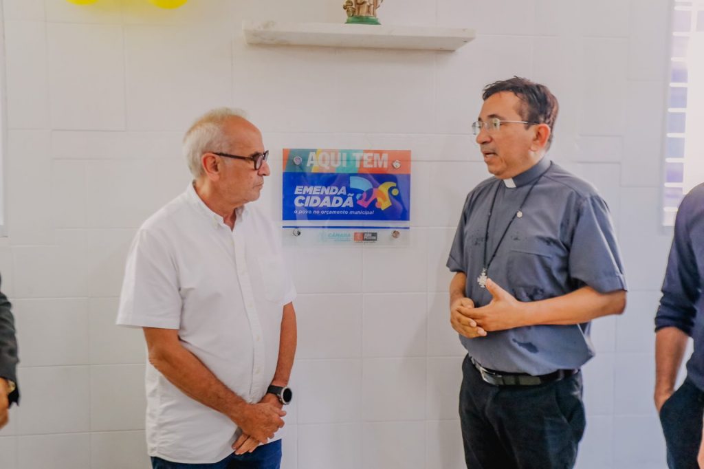 Cícero Lucena libera R$ 130 mil em recursos orientados por vereadores para organização que cuida de idosos