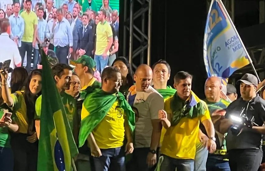 Nilvan Ferreira divulga fake news contra João Azevêdo em evento bolsonarista