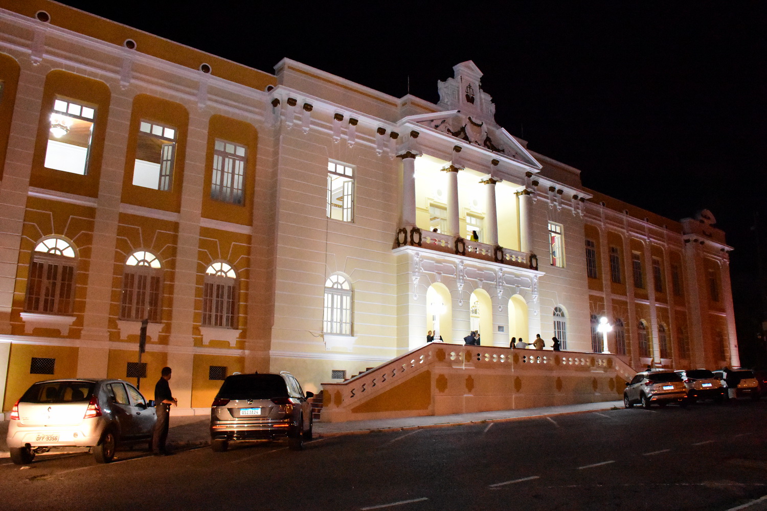 Palácio da Justiça é reaberto em solenidade prestigiada pelas maiores autoridades do Estado