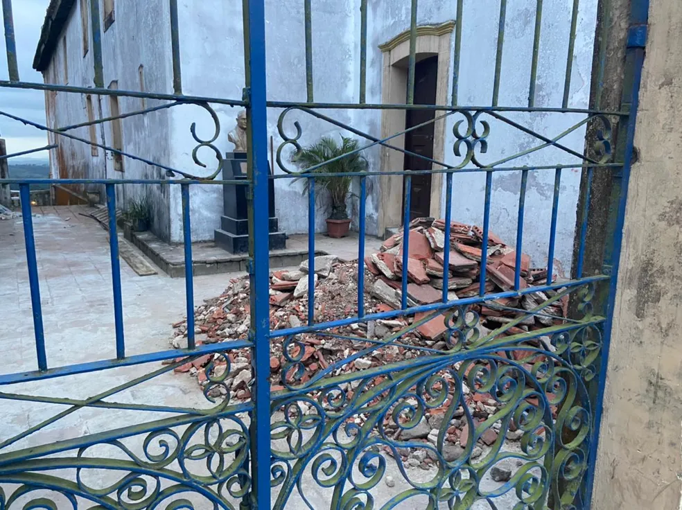 Iphan embarga obra que estava destruindo tijolos de 1818 de casarão tombado em Areia