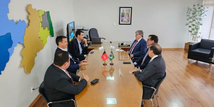 João se reúne com direção da Azul para viabilizar voo para Cajazeiras