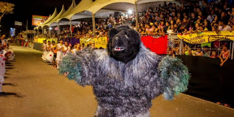 Desfile de ala ursas encerra Carnaval Tradição de João Pessoa