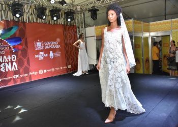 Desfile no 35° Salão do Artesanato Paraibano apresenta coleção da renda renascença