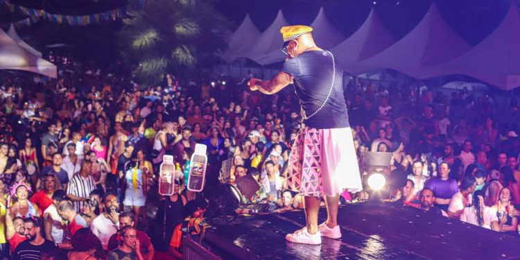 Axé de Reinaldinho empolga foliões e encerra carnaval de Cabedelo