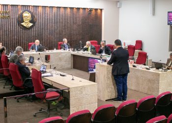 TCE-PB rejeita contas de prefeito de Cacimba de Dentro por pagamento irregular de gratificações a contratados