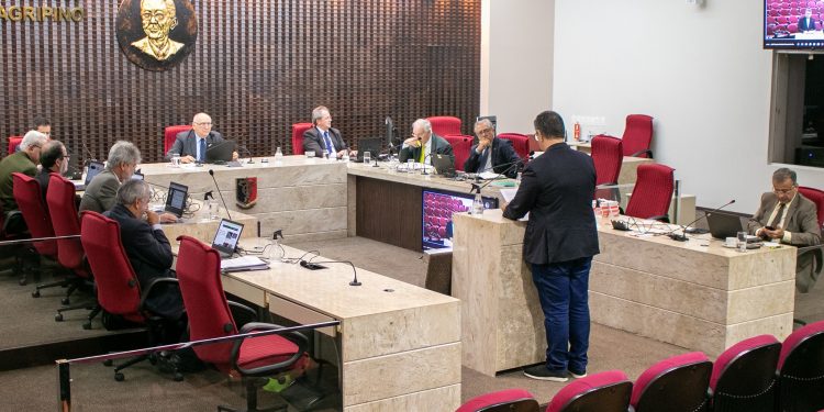 TCE-PB rejeita contas de prefeito de Cacimba de Dentro por pagamento irregular de gratificações a contratados