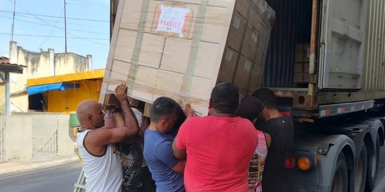 Artesã apoiada pelo Programa do Artesanato Paraibano exporta produção para o Reino Unido