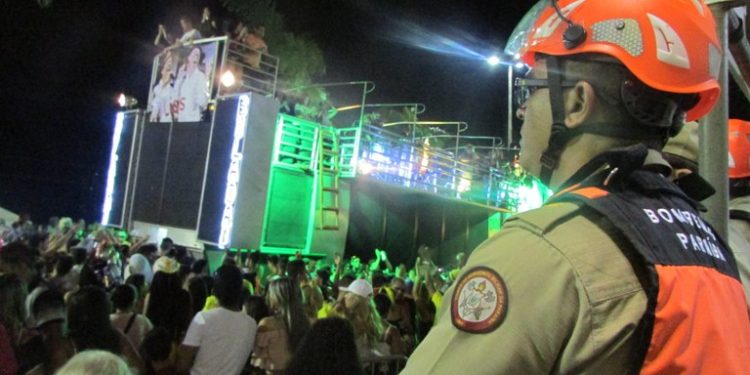 Corpo de Bombeiros fiscaliza trios e estrutura do carnaval na Paraíba