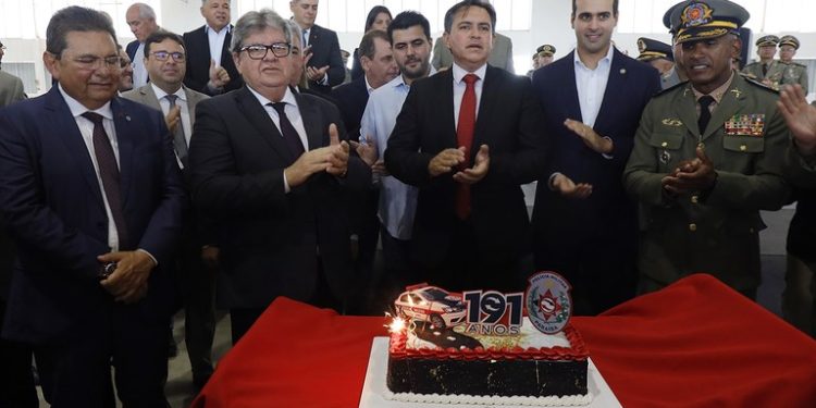 João Azevêdo prestigia solenidade de comemoração dos 191 anos da Polícia Militar e destaca resultados positivos na Segurança Pública