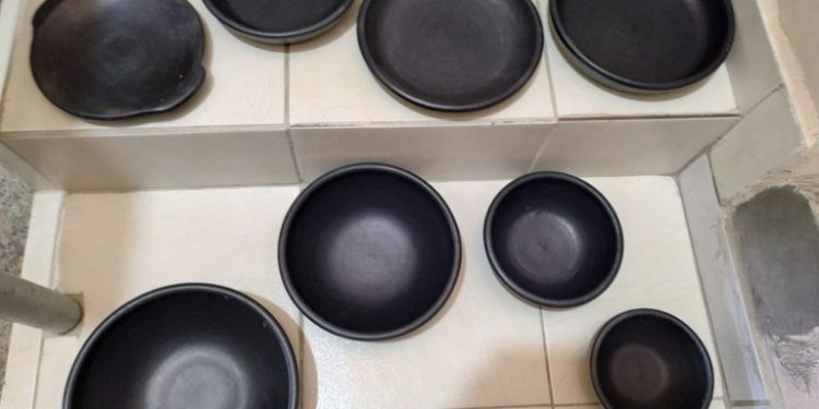 Artesã apoiada pelo Programa do Artesanato Paraibano exporta produção para o Reino Unido