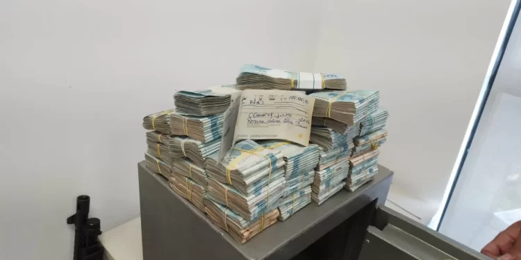 Cofre com R$ 800 mil é encontrado em cofre de coordenador de campanha eleitoral na Paraíba