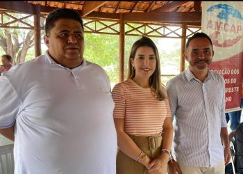 Prefeita de Monteiro é eleita 1ª vice-presidente da AMCAP por unanimidade