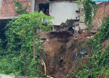 Defesa Civil interdita casa no Castelo Branco após desabamento de parte do imóvel