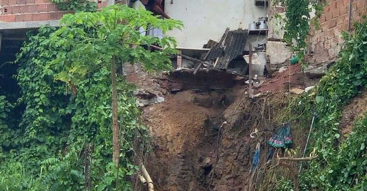 Defesa Civil interdita casa no Castelo Branco após desabamento de parte do imóvel