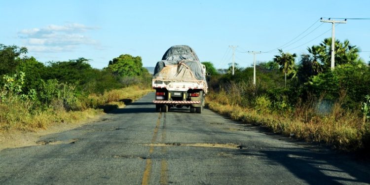 MPF abre investigação sobre degradação de rodovias federais da Paraíba por excesso de carga