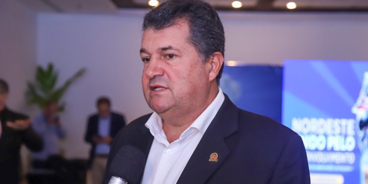 Famup critica uso político da pauta da Enfermagem e mostra dados sobre falta de recursos nos municípios para cumprir piso