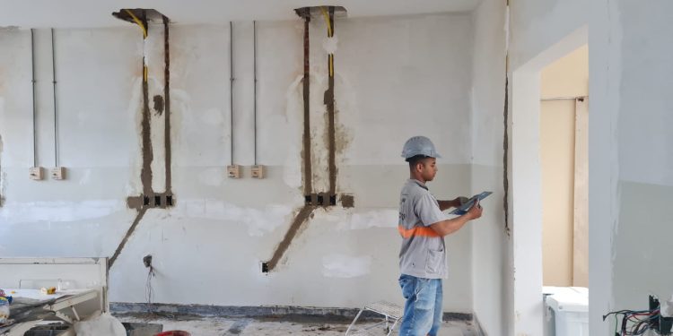 Prefeitura de Campina Grande inicia restruturação elétrica do ISEA na maior enfermaria da maternidade