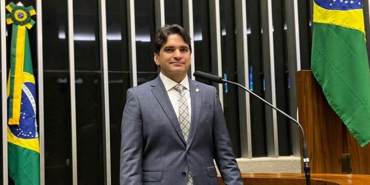Murilo Galdino apresenta emenda para priorizar famílias com pessoas autistas no Minha Casa, Minha Vida