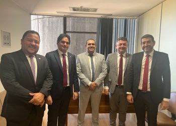 Murilo Galdino recebe prefeitos paraibanos e representantes do Governo do Estado em Brasília