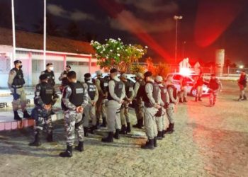 Polícia Militar prende dupla com arma de fogo na Zona Sul da Capital