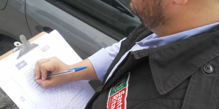 Procon notifica empresas de energia, telefonia e internet para ordenar cabos e fios em postes em Santa Rita