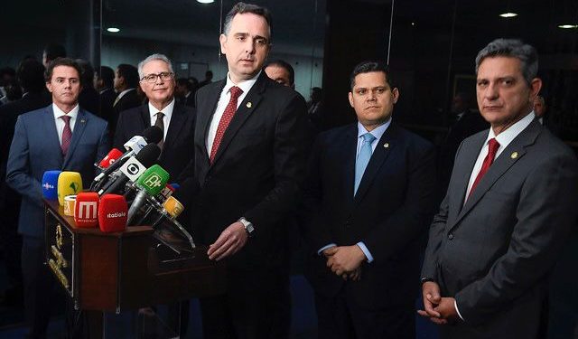 VÍDEO: Presidente Rodrigo Pacheco comemora reeleição de Veneziano para a Vice-Presidência do Senado