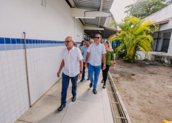 Cícero Lucena autoriza reestruturação de escola no Bairro dos Novais e chega a 56 unidades com obras iniciadas