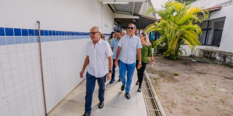 Cícero Lucena autoriza reestruturação de escola no Bairro dos Novais e chega a 56 unidades com obras iniciadas