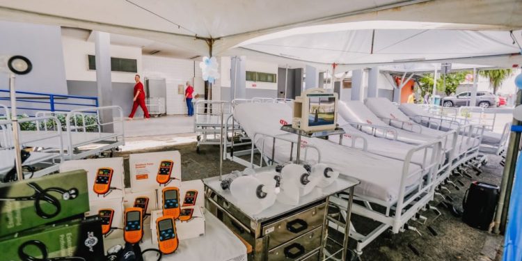Prefeito entrega mais de 190 novos equipamentos médico-hospitalares para o Complexo de Mangabeira