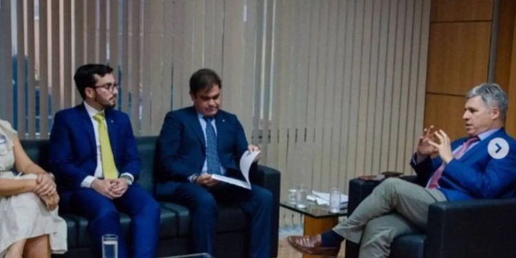 Mersinho discute com ministro projeto de habitação para os quilombolas