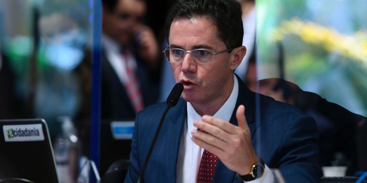 Projeto de Veneziano que prevê incentivos a pequenos produtores de cerveja artesanal no Brasil é destaque na CAE