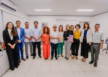 Cícero firma parceria com Consulado do Reino Unido para potencializar ensino de inglês na rede municipal
