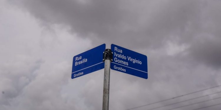 Cícero Lucena inaugura obras de infraestrutura no bairro do Grotão