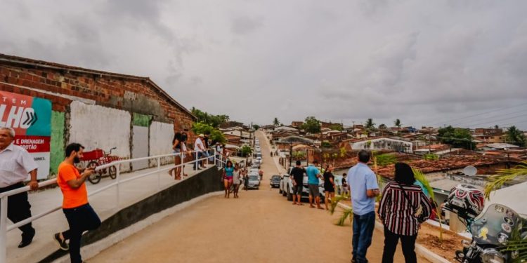 Cícero Lucena inaugura obras de infraestrutura no bairro do Grotão