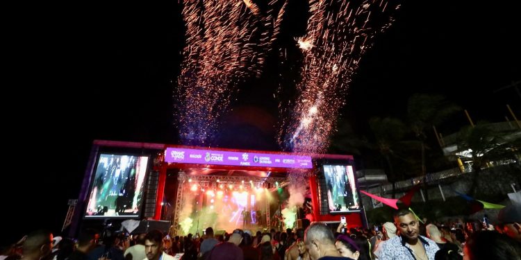 Show de Marcynho Sensação marca o encerramento do Carnaval de Conde na Praia de Jacumã