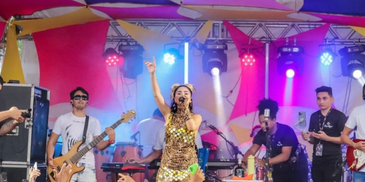 Carnaval de Santa Rita reuniu centenas de foliões nos bairros do Açude e Forte Velho