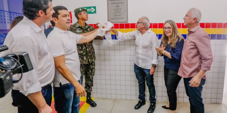 Cícero Lucena entrega 15ª unidade educacional reestruturada pela gestão