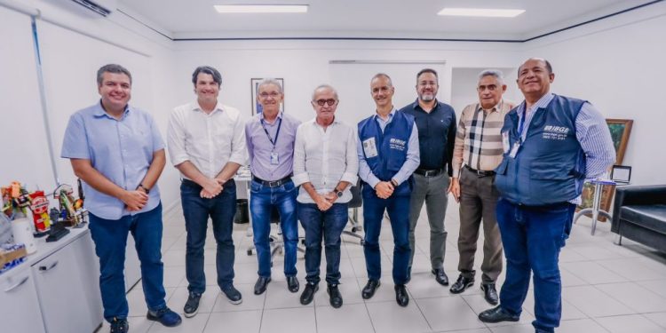 Cícero recebe superintendente do IBGE na Paraíba e debate projeto para troca de informações