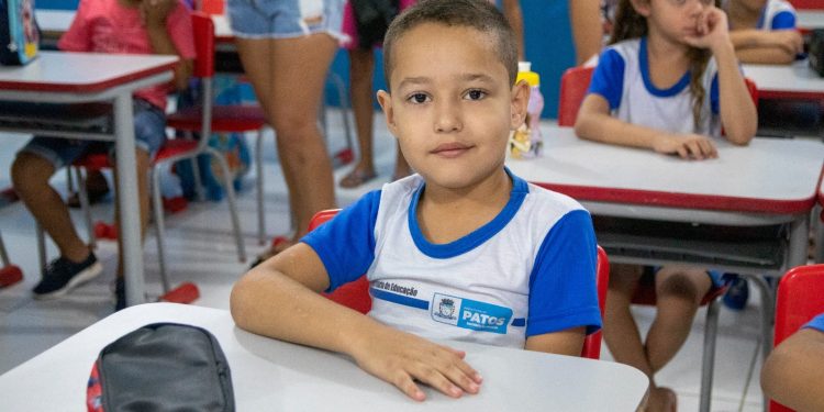 “A educação municipal de Patos tem foco, que é oferecer qualidade e excelência,” diz secretária sobre o ano letivo 2023