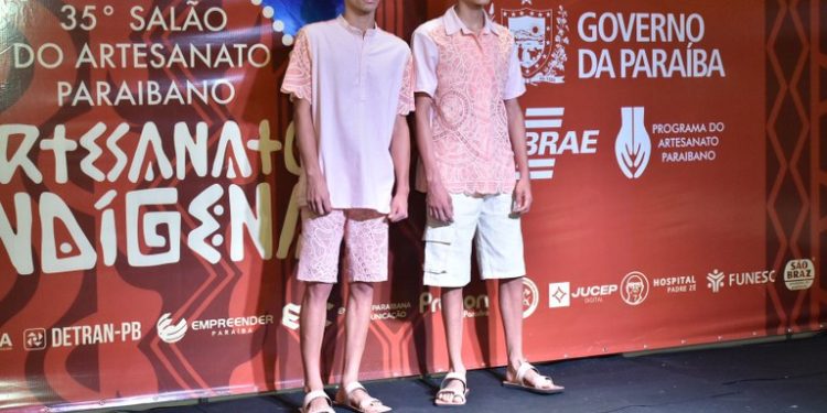 Desfile no 35° Salão do Artesanato Paraibano apresenta coleção da renda renascença