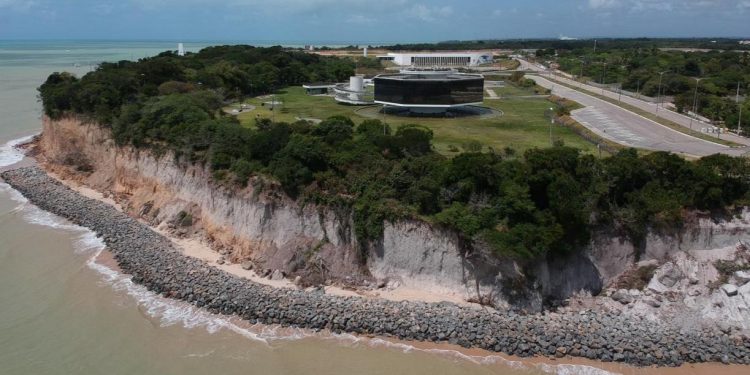 Projeto de alargamento de praias de João Pessoa prevê pista contornado a Falésia do Cabo Branco