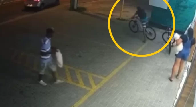 Homem furta bicicleta da Polícia Militar em João Pessoa